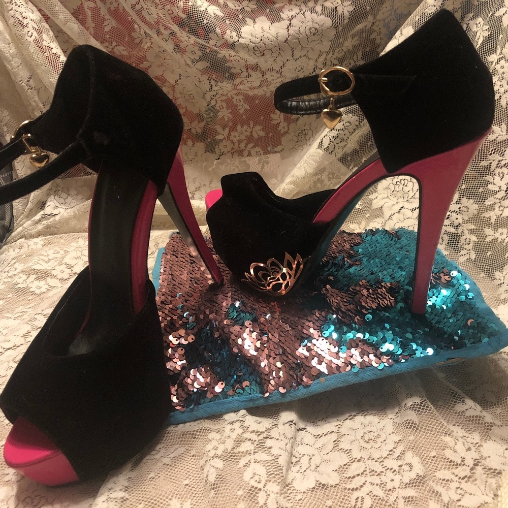 Show Story Heels